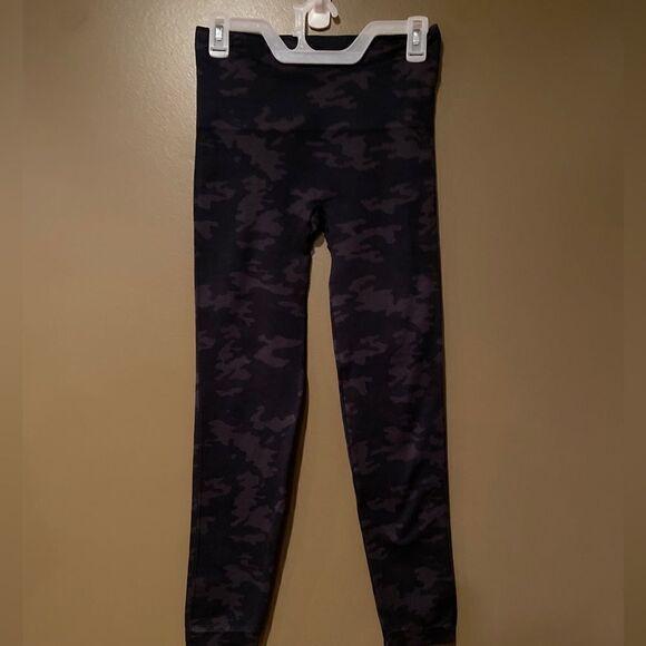 Spanx Camo Leggings Size Large Workout Pants - Picture 2 of 7